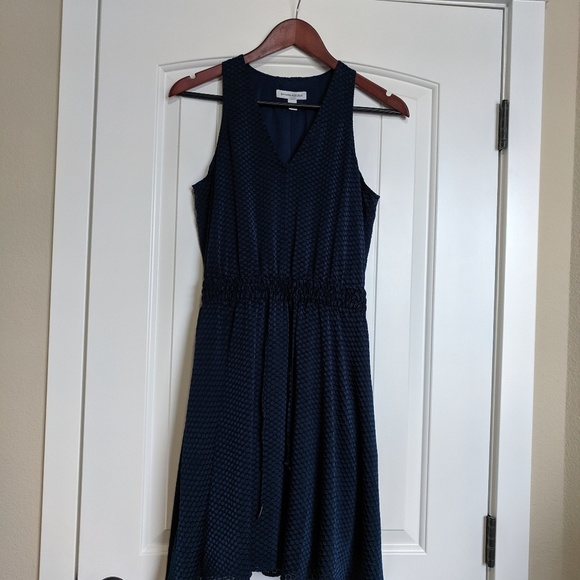 Banana Republic Dresses & Skirts - Banana Republic sleeveless, v.neck dress. Size 2.